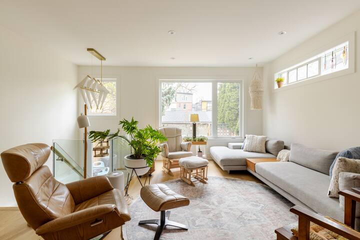 Executive Leslieville home w/ luxury sauna/hot tub gallery image 5