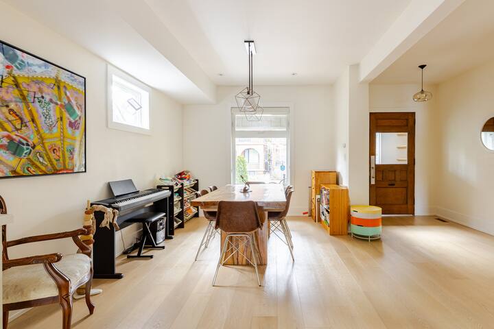 Executive Leslieville home w/ luxury sauna/hot tub gallery image 4