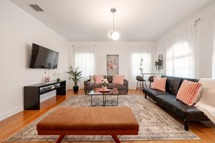 "F"spacious 4 Min. Walk To The Beach 2bed/2.5 Ba - Miami Beach, FL
