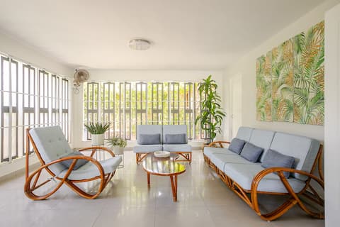Top Airbnb: Capri Beach House, beach, pool & pickle ball court in Breñas