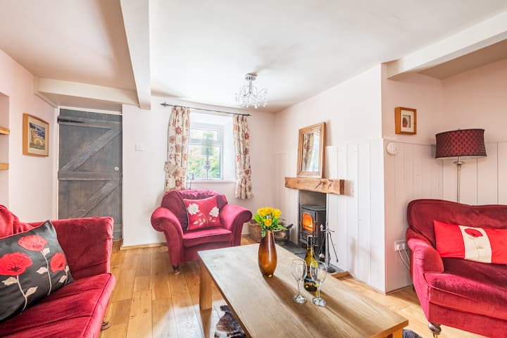 The Gingerbread Cottage -Sleeps 6 + Cot Available - Menai Bridge