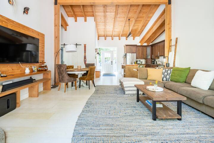 Magical retreat in Jordan River hot tub & sauna gallery image 5