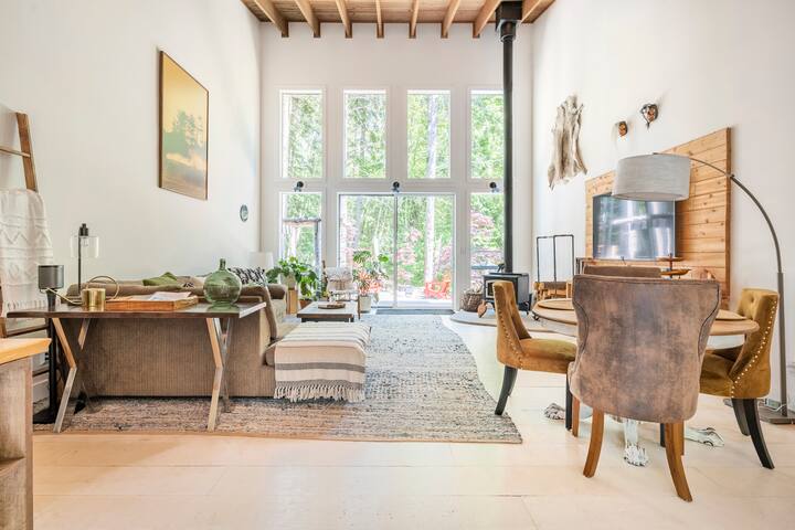 Magical retreat in Jordan River hot tub & sauna gallery image 4