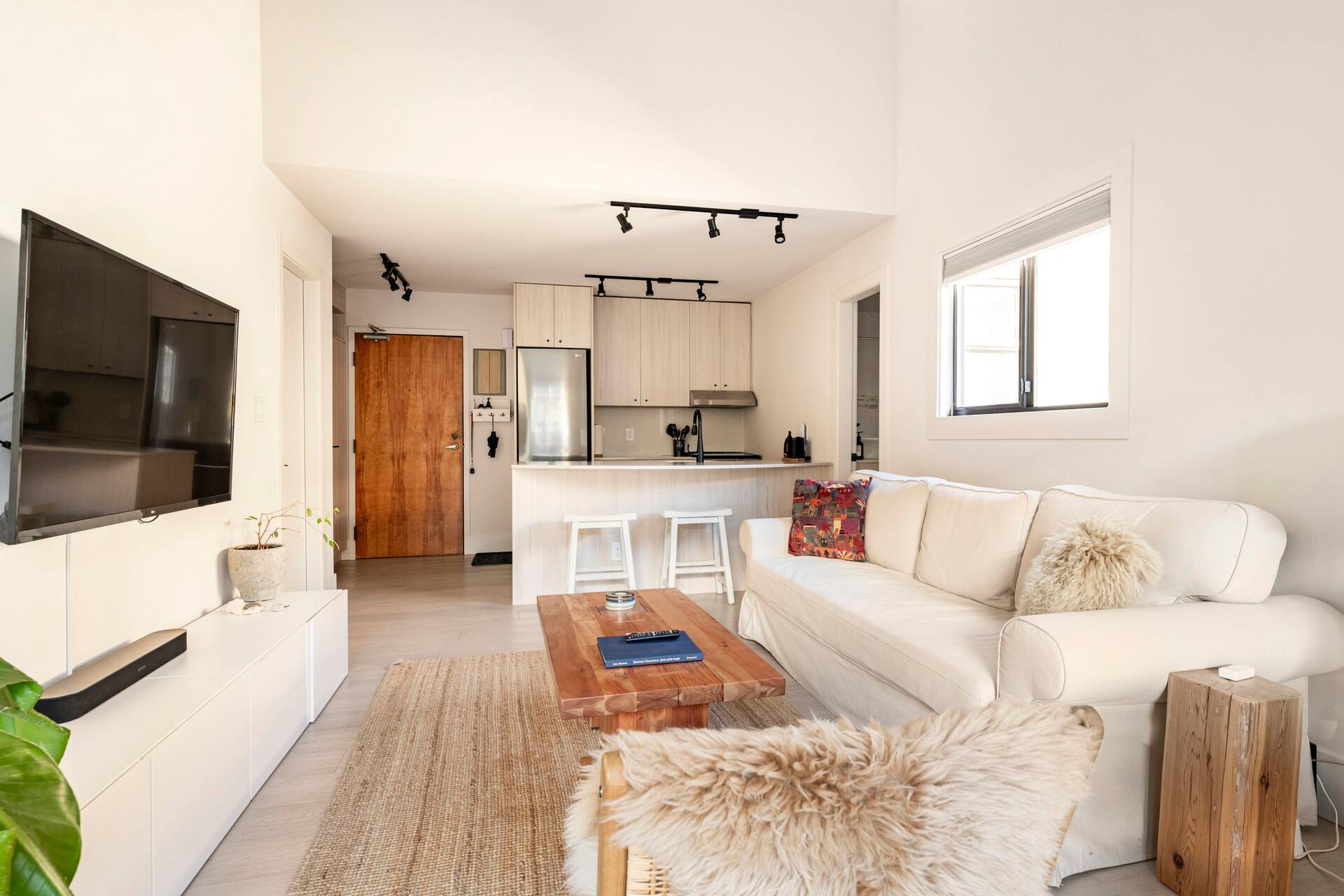 Kitsilano Loft w/Sunny deck & Parking by Beach — Foto 4