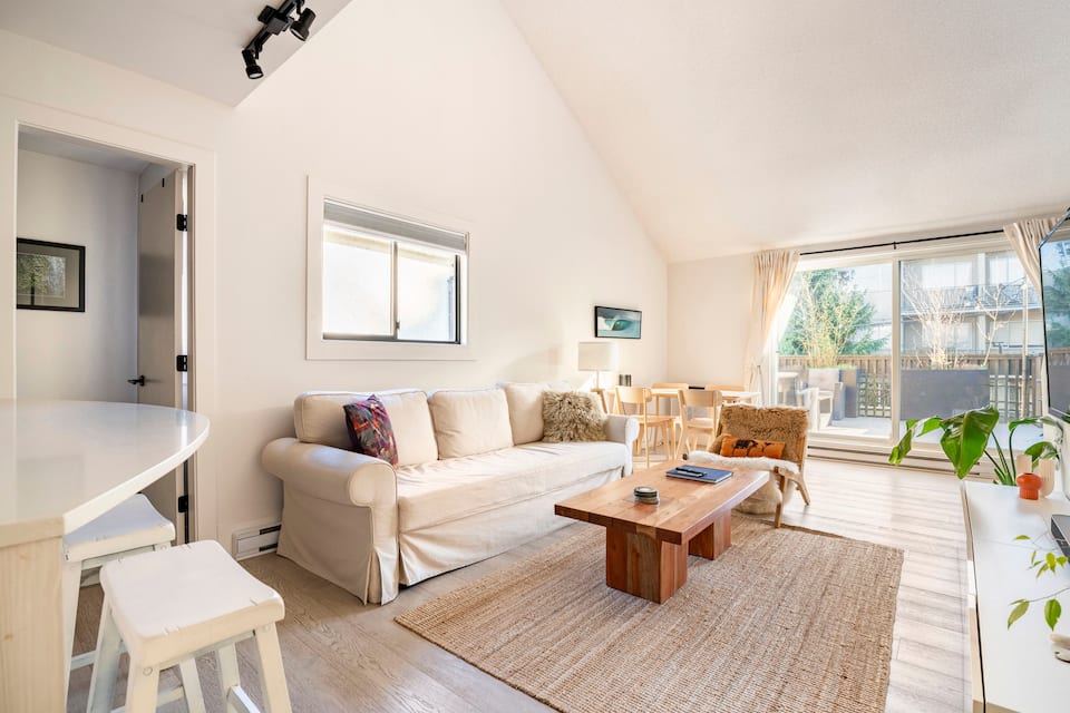 Kitsilano Loft w/Sunny deck & Parking by Beach — Foto 1