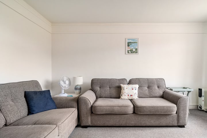 By The Seaside - 1 Bedroom Apartment+ Pool+parking - Paignton