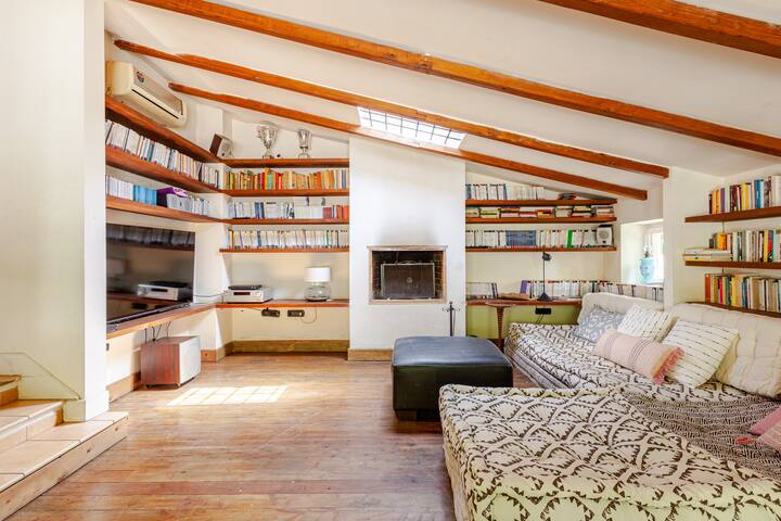 “Villa di Lusso con Piscina a Roma” gallery image 2