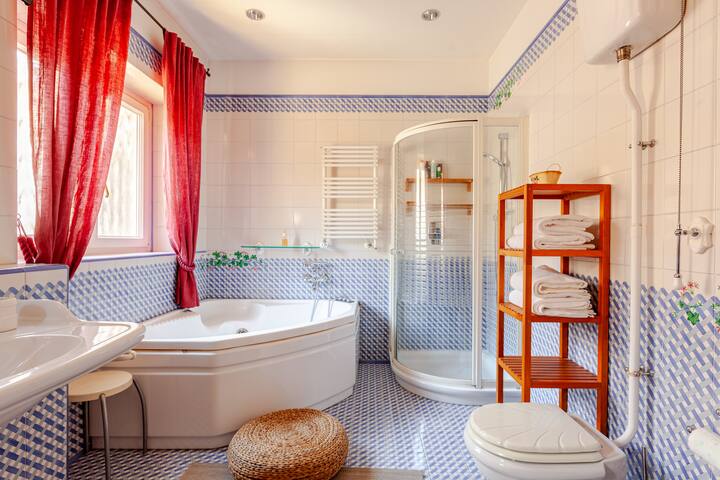 “Villa di Lusso con Piscina a Roma” gallery image 5