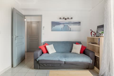 Airbnb performant: Air-conditioned 2-bedroom apartment – St Pierre la Mer à Fleury