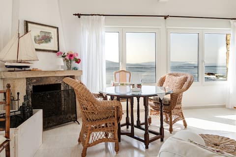 Casa Temperan, on the beach facing the sea
