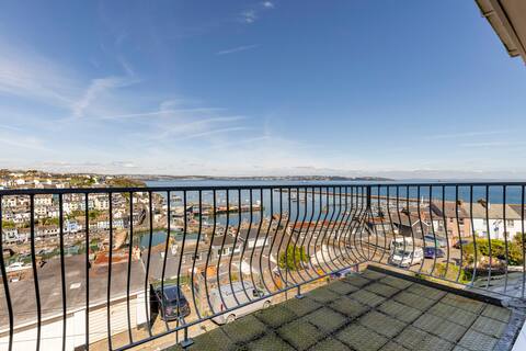 Panoramic Sea Views in beautiful Brixham