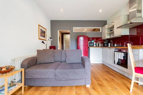 Popular Airbnb listing: Hebden Bridge flat, garden and view with parking. in Hebden Royd