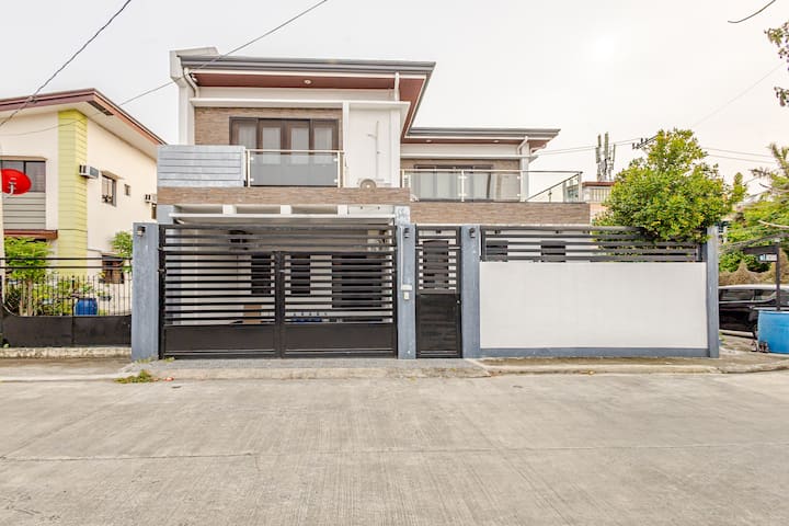 3 bedroom House - Staycation with Private Pool