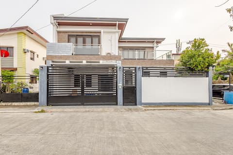 3 bedroom House - Staycation with Private Pool