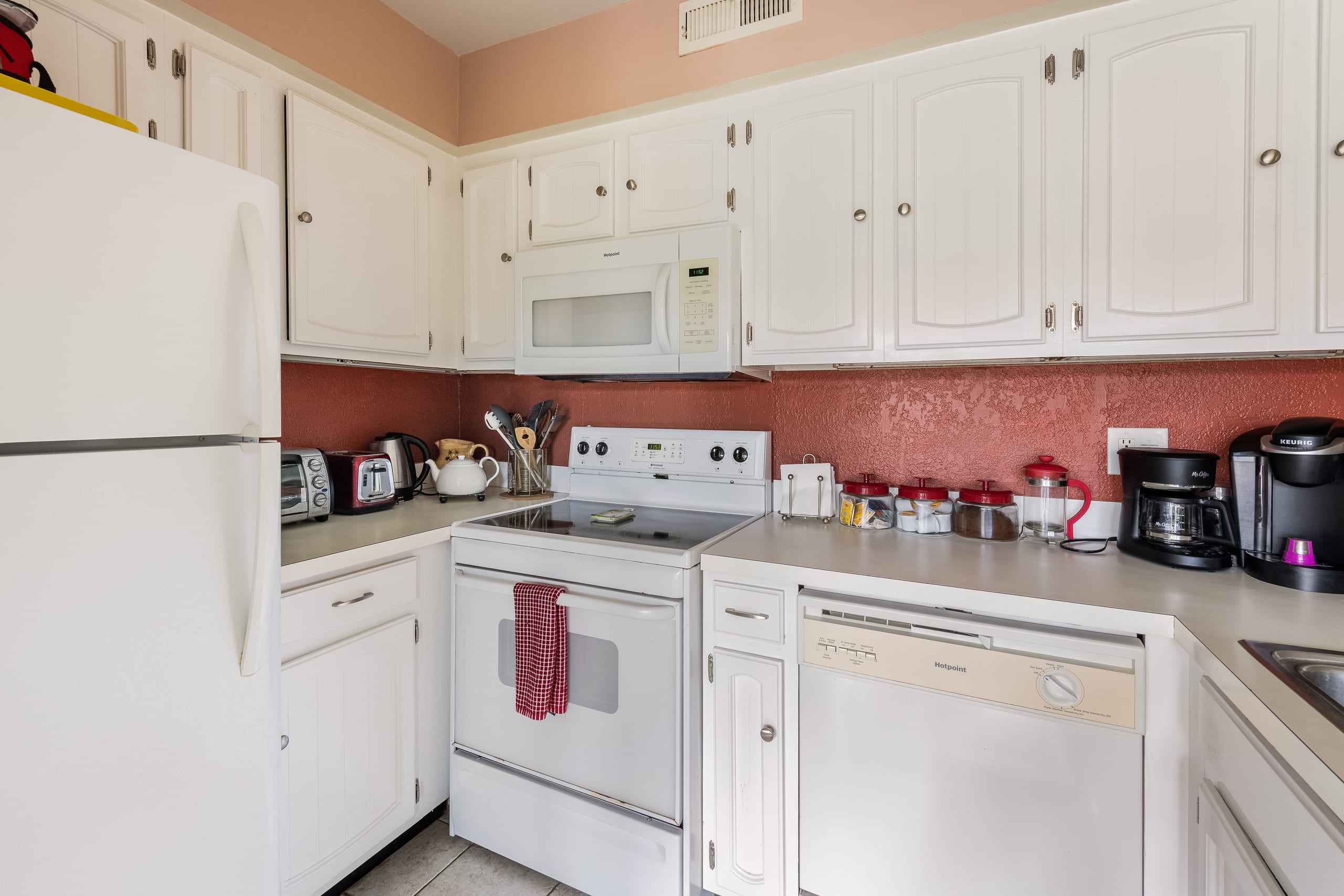 Condo in Kailua-Kona · ★4.98 · 1 bedroom · 2 beds · 1 private bath - Image 22