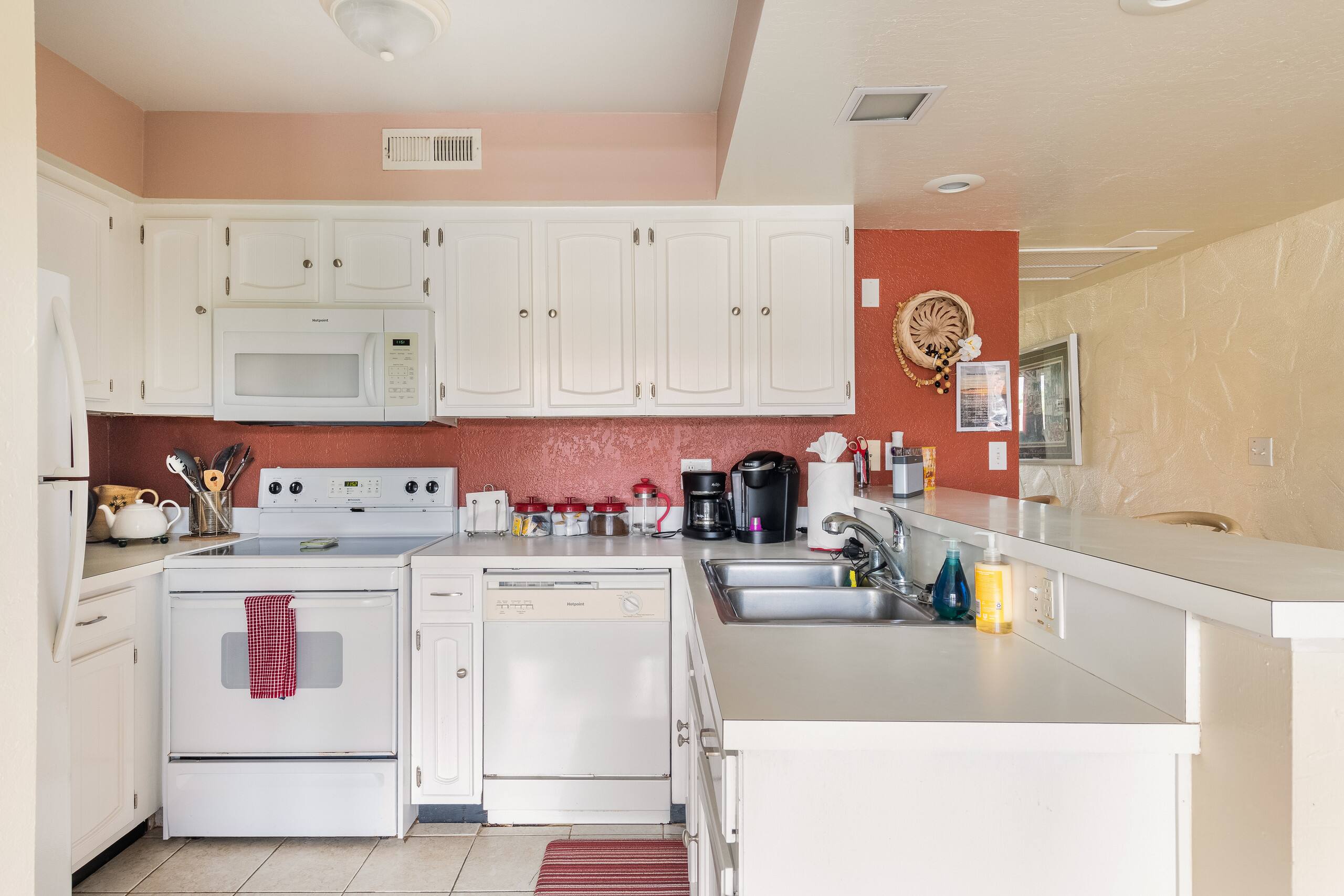 Condo in Kailua-Kona · ★4.98 · 1 bedroom · 2 beds · 1 private bath - Image 15