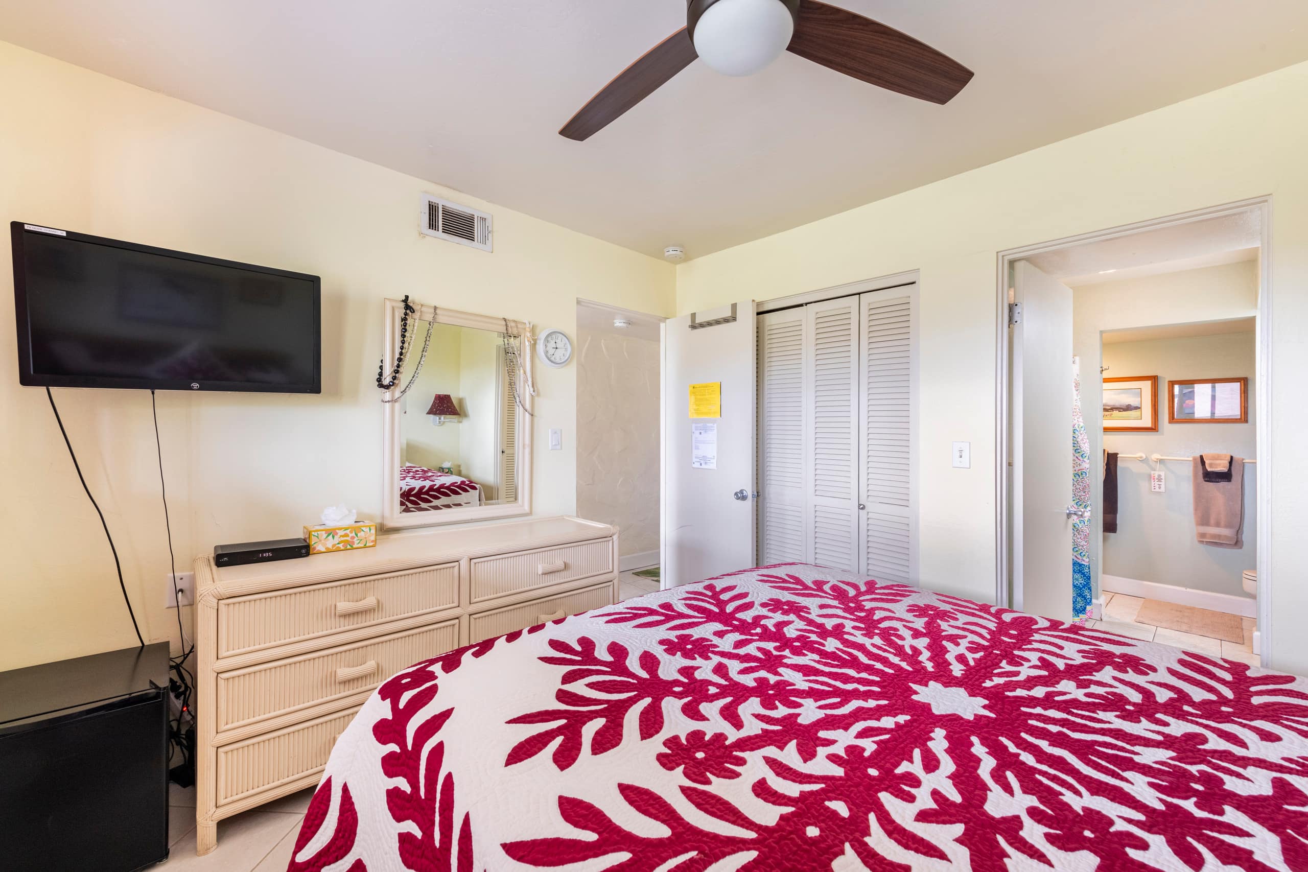 Condo in Kailua-Kona · ★4.98 · 1 bedroom · 2 beds · 1 private bath - Image 12