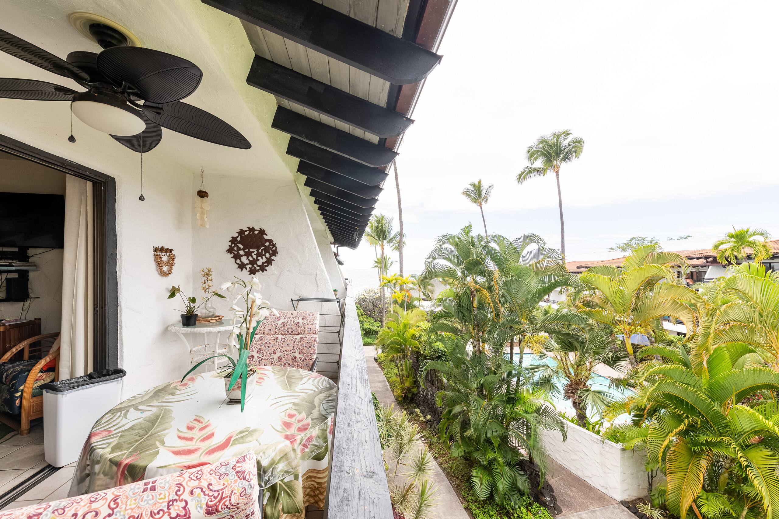 Condo in Kailua-Kona · ★4.98 · 1 bedroom · 2 beds · 1 private bath - Image 8