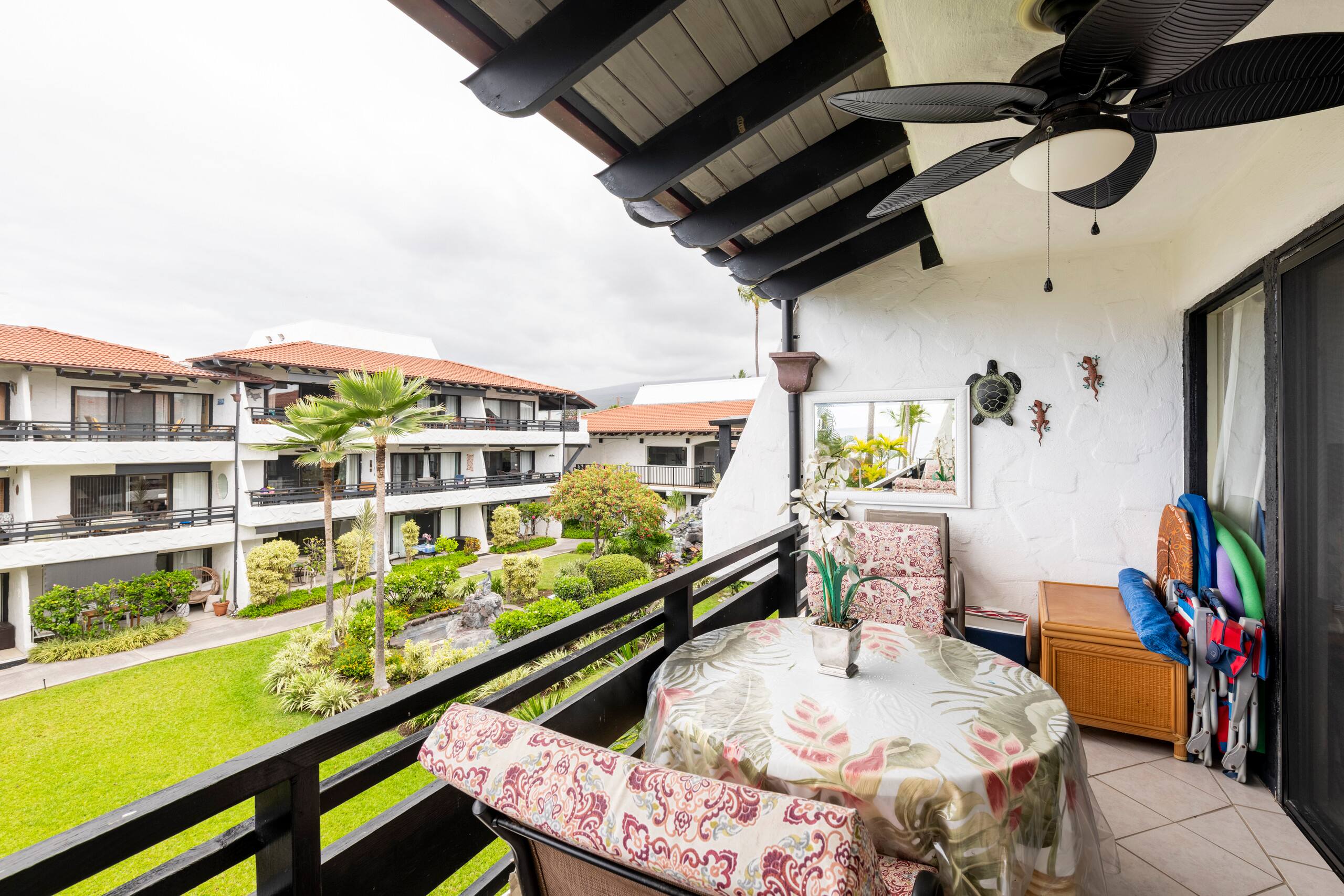 Condo in Kailua-Kona · ★4.98 · 1 bedroom · 2 beds · 1 private bath - Image 5