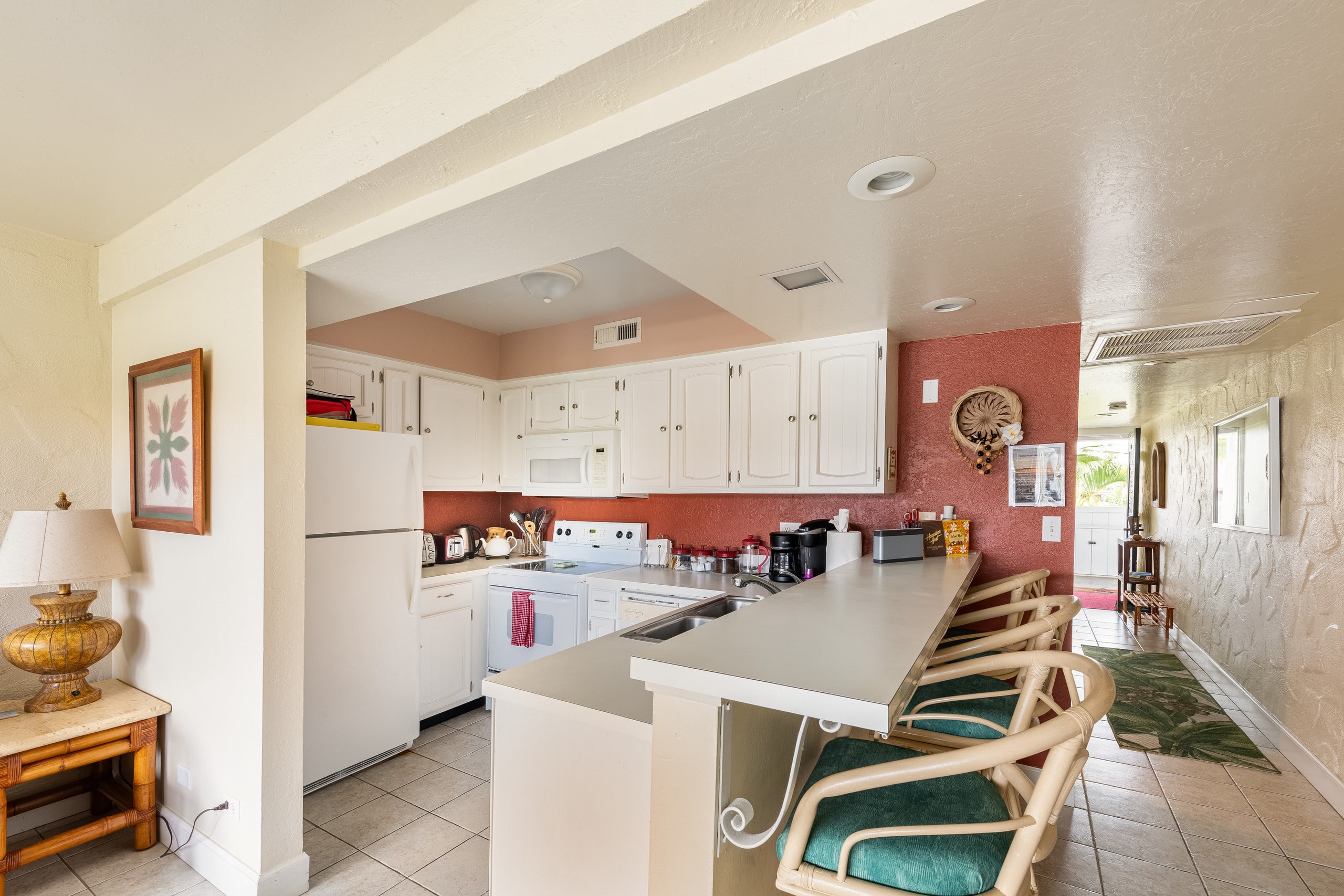 Condo in Kailua-Kona · ★4.98 · 1 bedroom · 2 beds · 1 private bath - Image 6