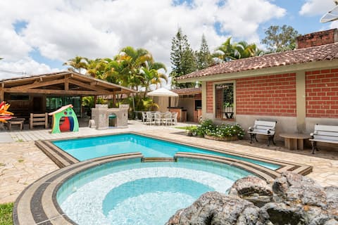 House in Gravatá with 3 suites and gourmet kitchen