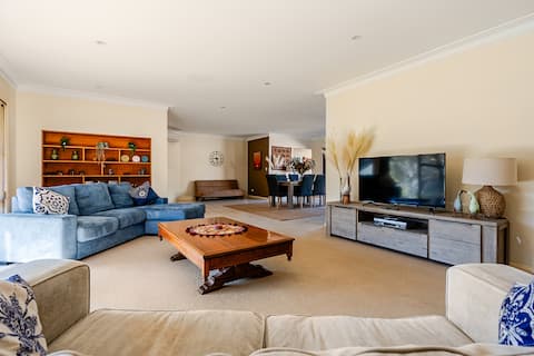 Popular Airbnb listing: Bawley private oasis, 5 minutes walk to 3 beaches in Bawley Point