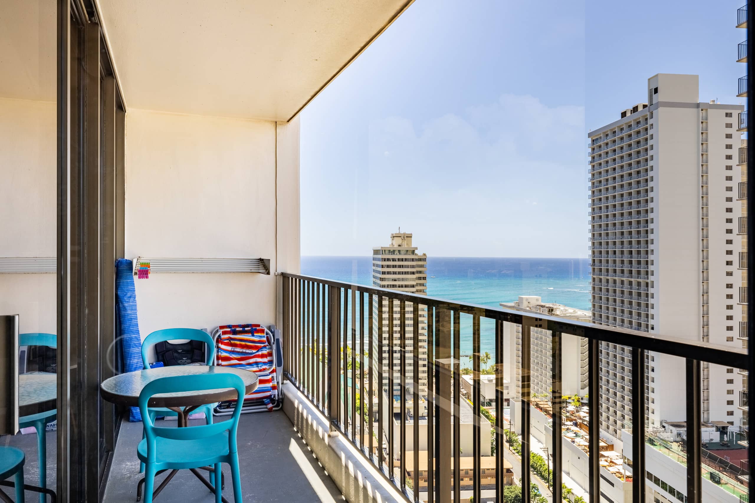 Condo in Honolulu · ★4.94 · 1 bedroom · 2 beds · 1 private bath - Image 25