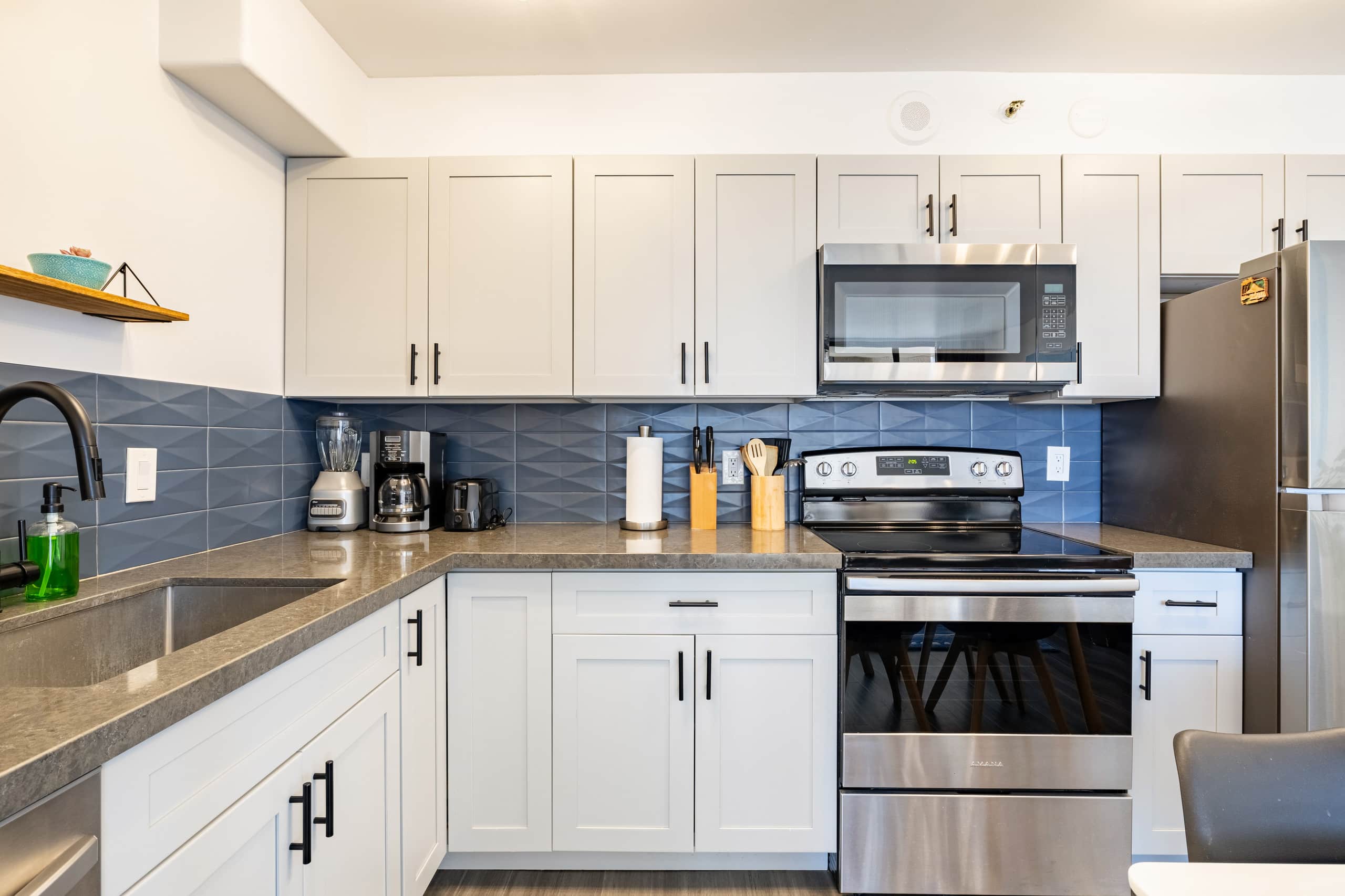 Condo in Honolulu · ★4.94 · 1 bedroom · 2 beds · 1 private bath - Image 5