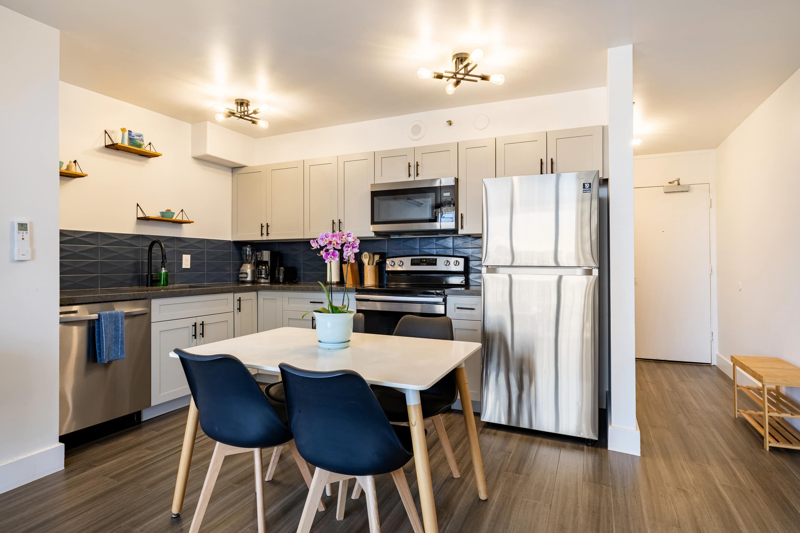 Condo in Honolulu · ★4.94 · 1 bedroom · 2 beds · 1 private bath - Image 10