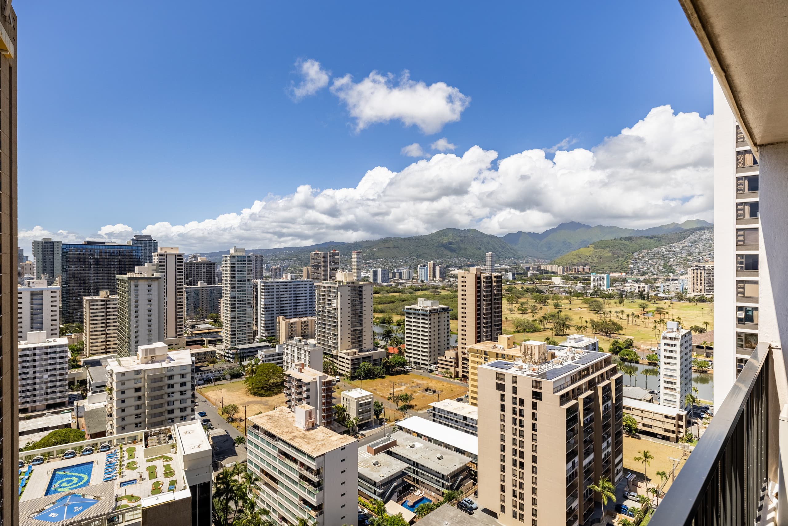 Condo in Honolulu · ★4.94 · 1 bedroom · 2 beds · 1 private bath - Image 27