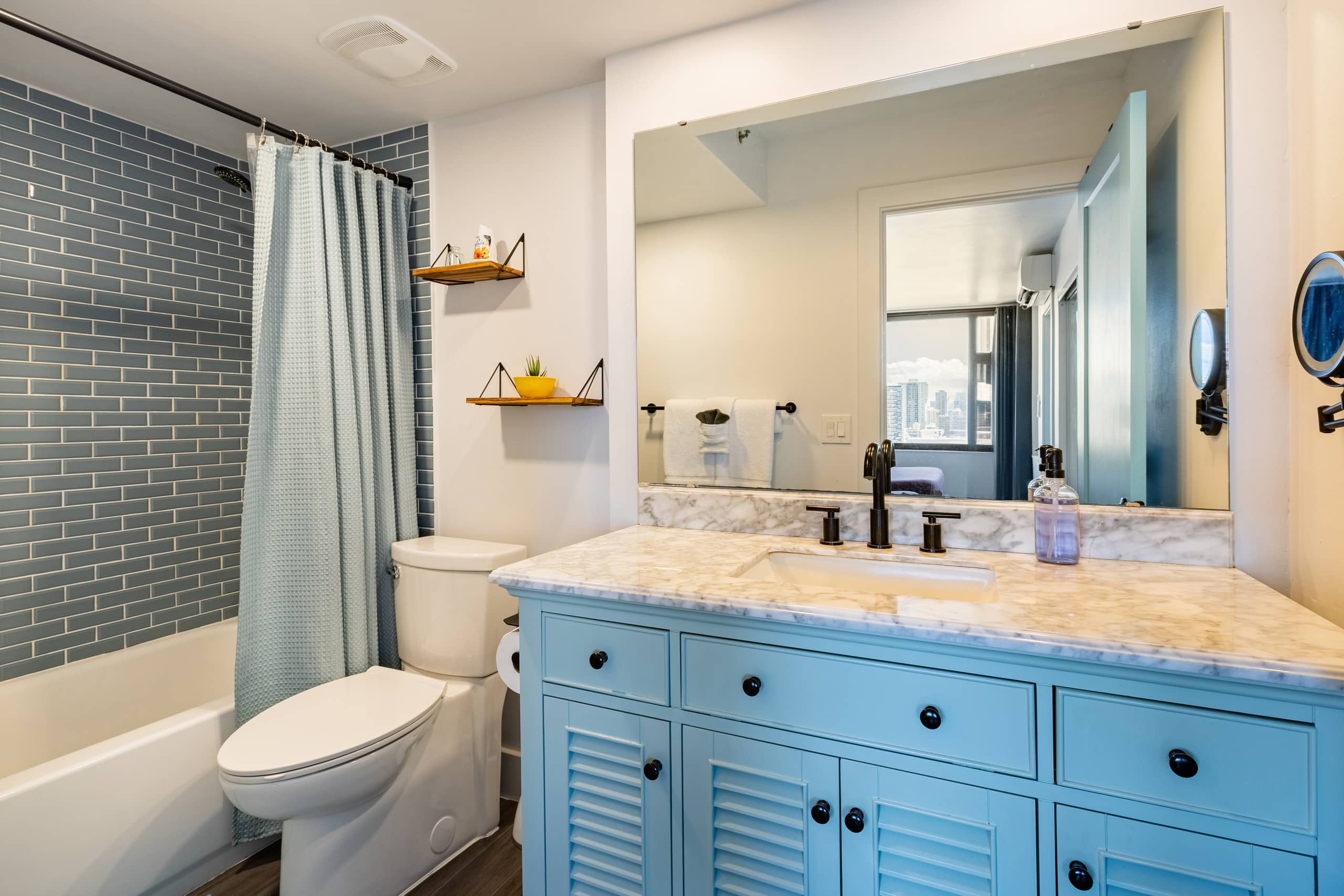 Condo in Honolulu · ★4.94 · 1 bedroom · 2 beds · 1 private bath - Image 22