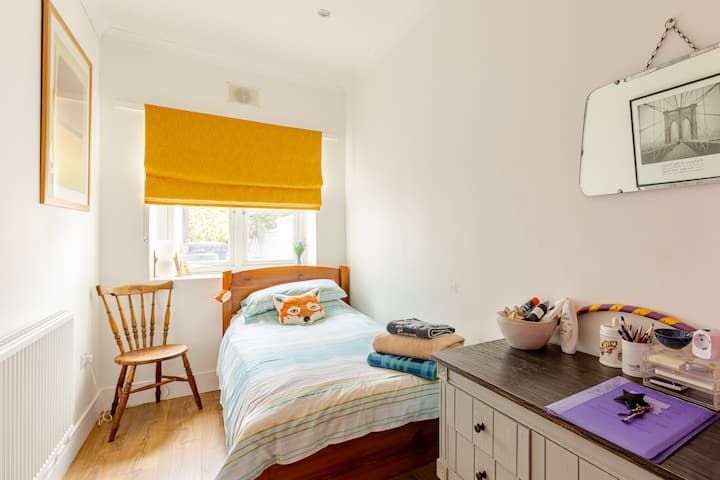 The bedroom is small but comfortable and has USB charging points by the bed, a set of drawers, single wardrobe, hairdryer and hair straighteners, a spare power adapter, an umbrella and spare tote bags. 