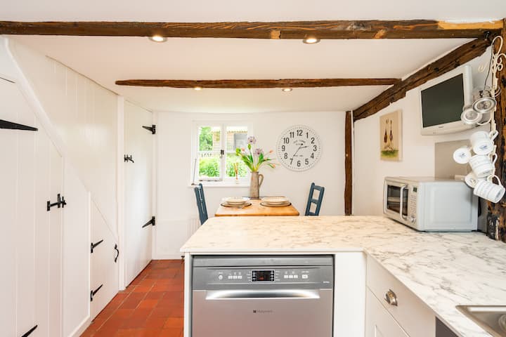 Two Bedroom Cottage Suite With Parking And Wi-fi - Bedfordshire