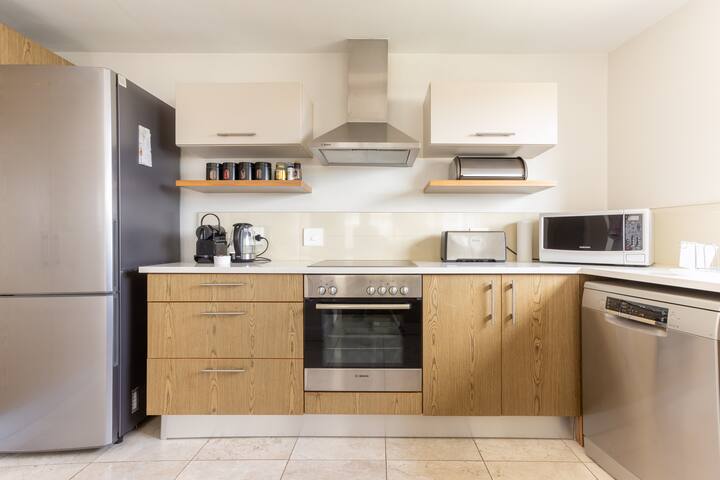 Waterfront, canals, CTICC: gorgeous 2-bedrm apart gallery image 4