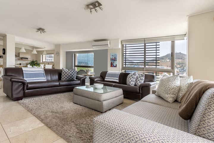 Waterfront, canals, CTICC: gorgeous 2-bedrm apart