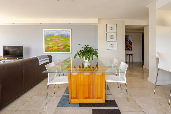 Waterfront, canals, CTICC: gorgeous 2-bedrm apart gallery image 2