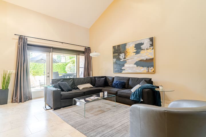 Getaway! Steps From El Paseo Shops And Dining! - Palm Desert, CA