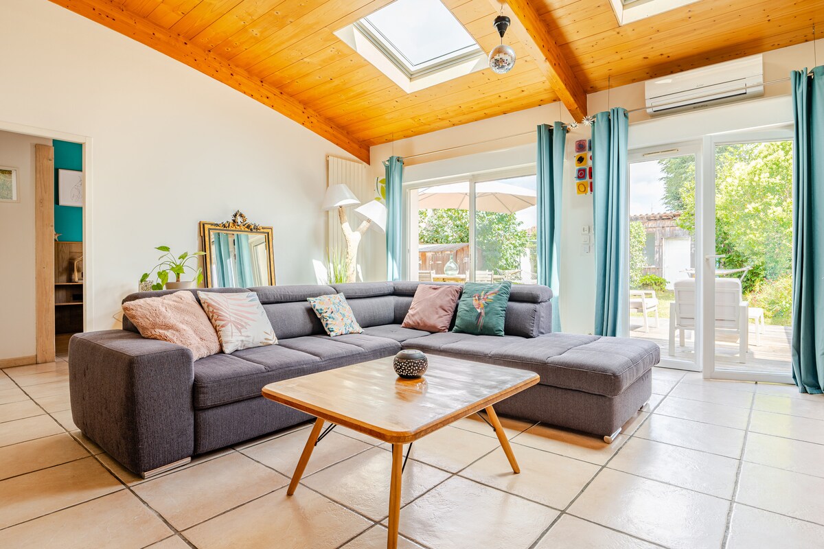 Top Airbnb: Villa-space-comfort-light-quiet pkg-tram in Mérignac