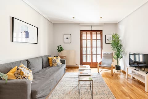 Top Airbnb: Nice 100 m apartment next to Plaza España, the center en Centro