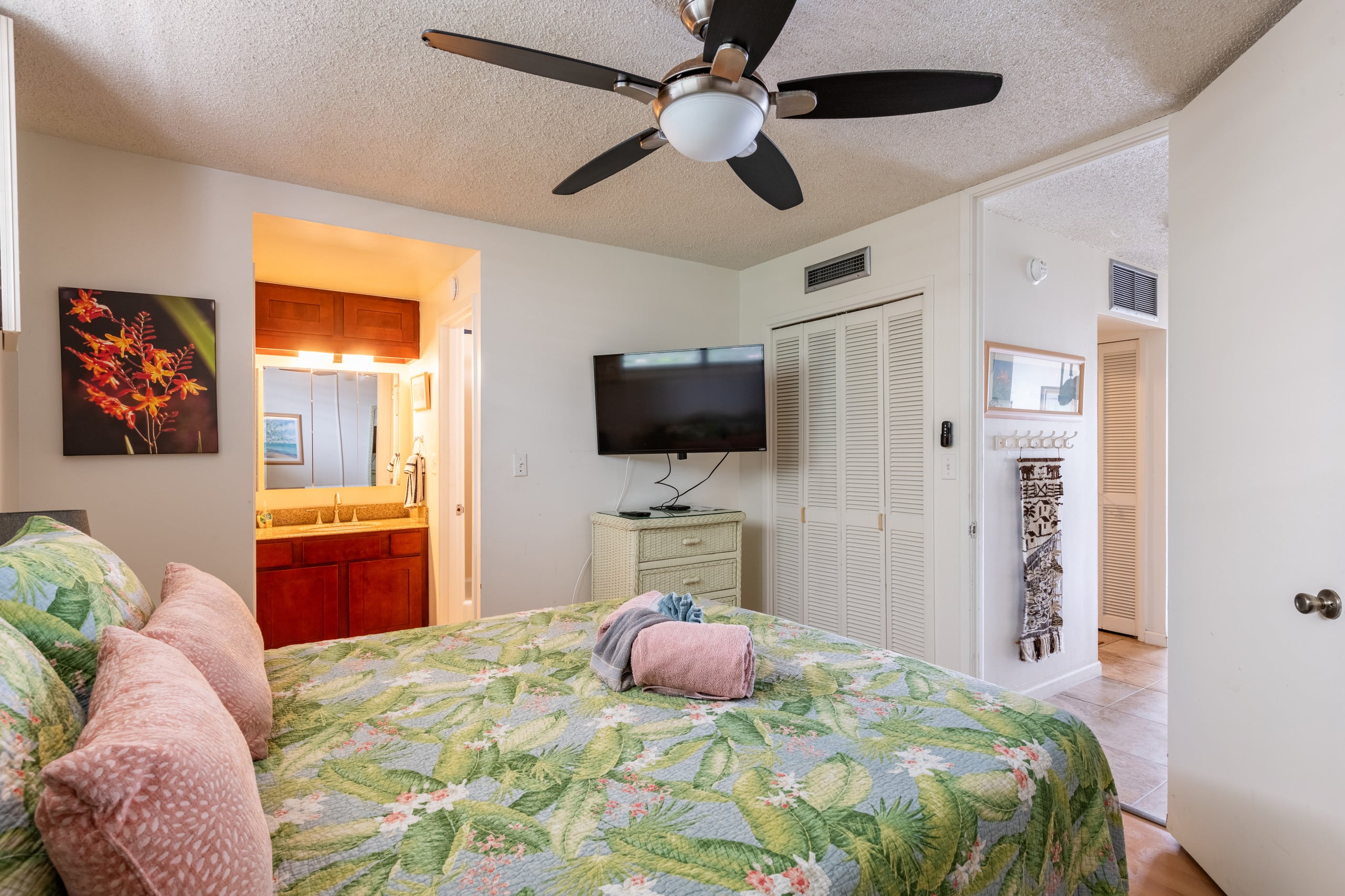 Condo in Kailua-Kona · ★4.83 · 1 bedroom · 3 beds · 2 shared baths - Image 18