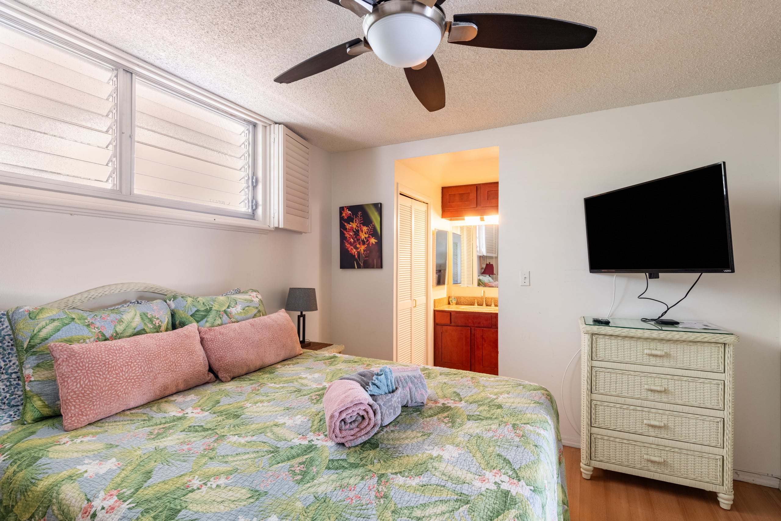 Condo in Kailua-Kona · ★4.83 · 1 bedroom · 3 beds · 2 shared baths - Image 16