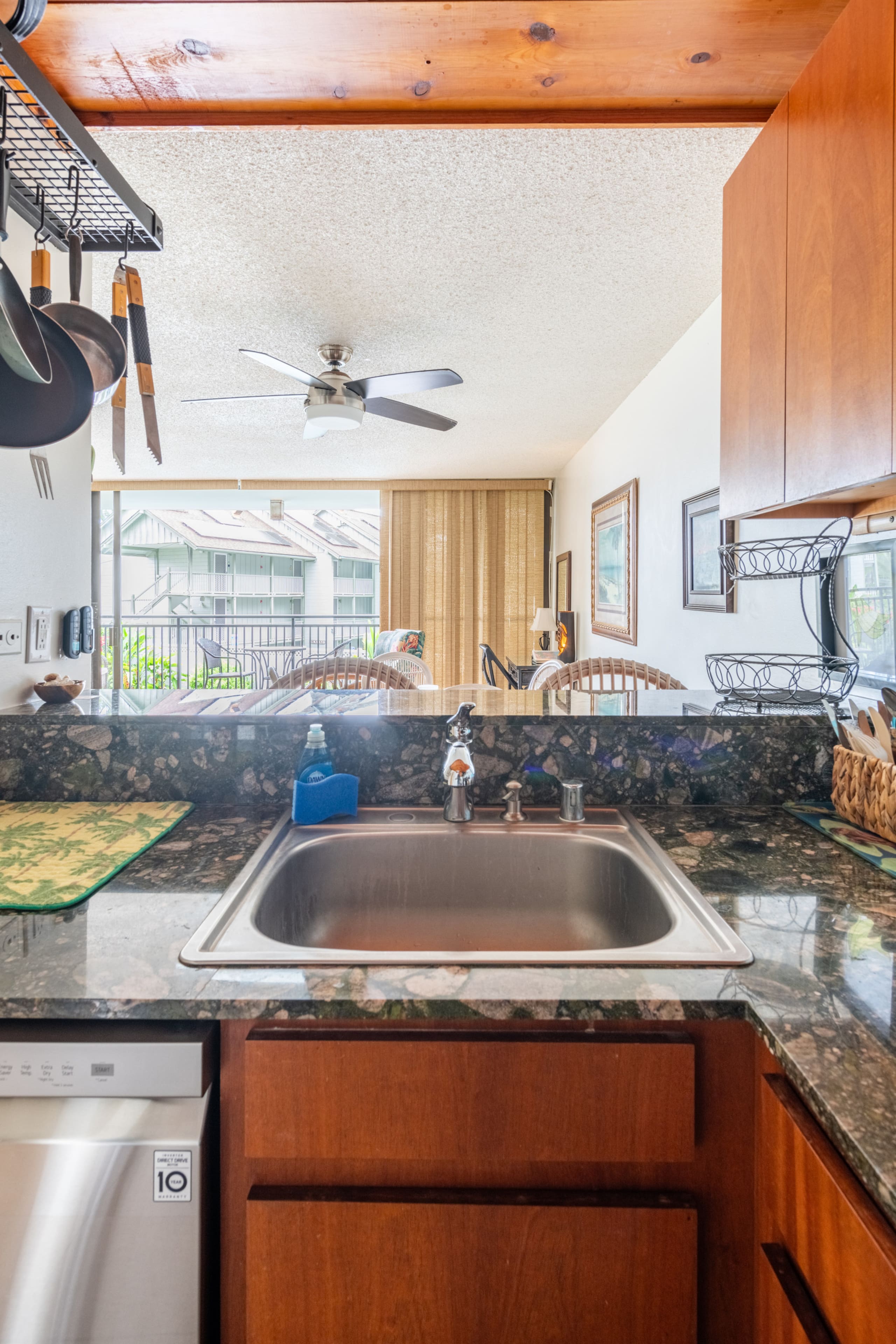 Condo in Kailua-Kona · ★4.83 · 1 bedroom · 3 beds · 2 shared baths - Image 10