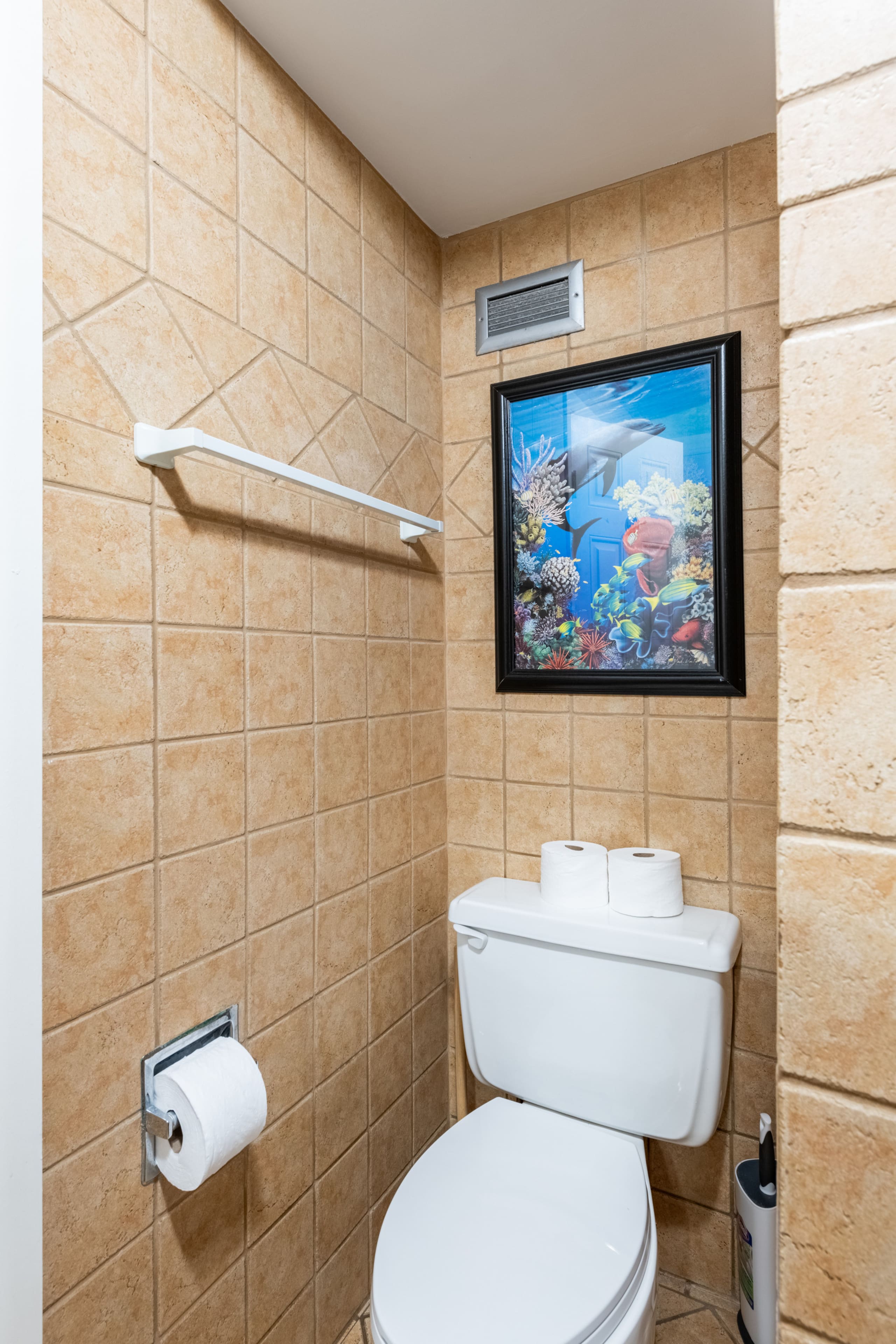 Condo in Kailua-Kona · ★4.83 · 1 bedroom · 3 beds · 2 shared baths - Image 21