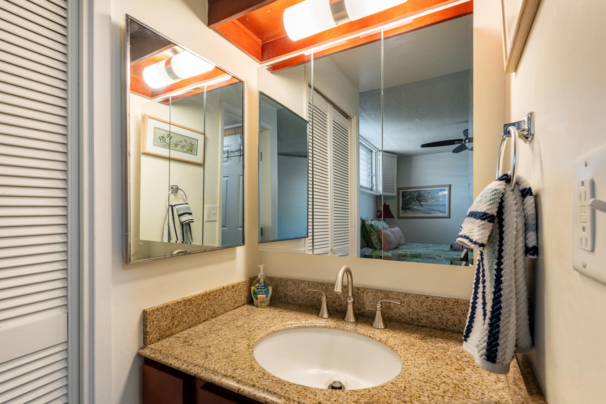Condo in Kailua-Kona · ★4.83 · 1 bedroom · 3 beds · 2 shared baths - Image 41