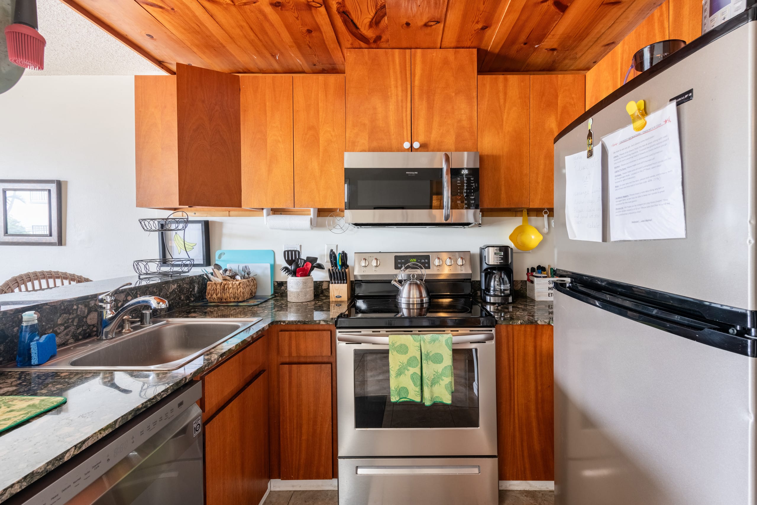 Condo in Kailua-Kona · ★4.83 · 1 bedroom · 3 beds · 2 shared baths - Image 12