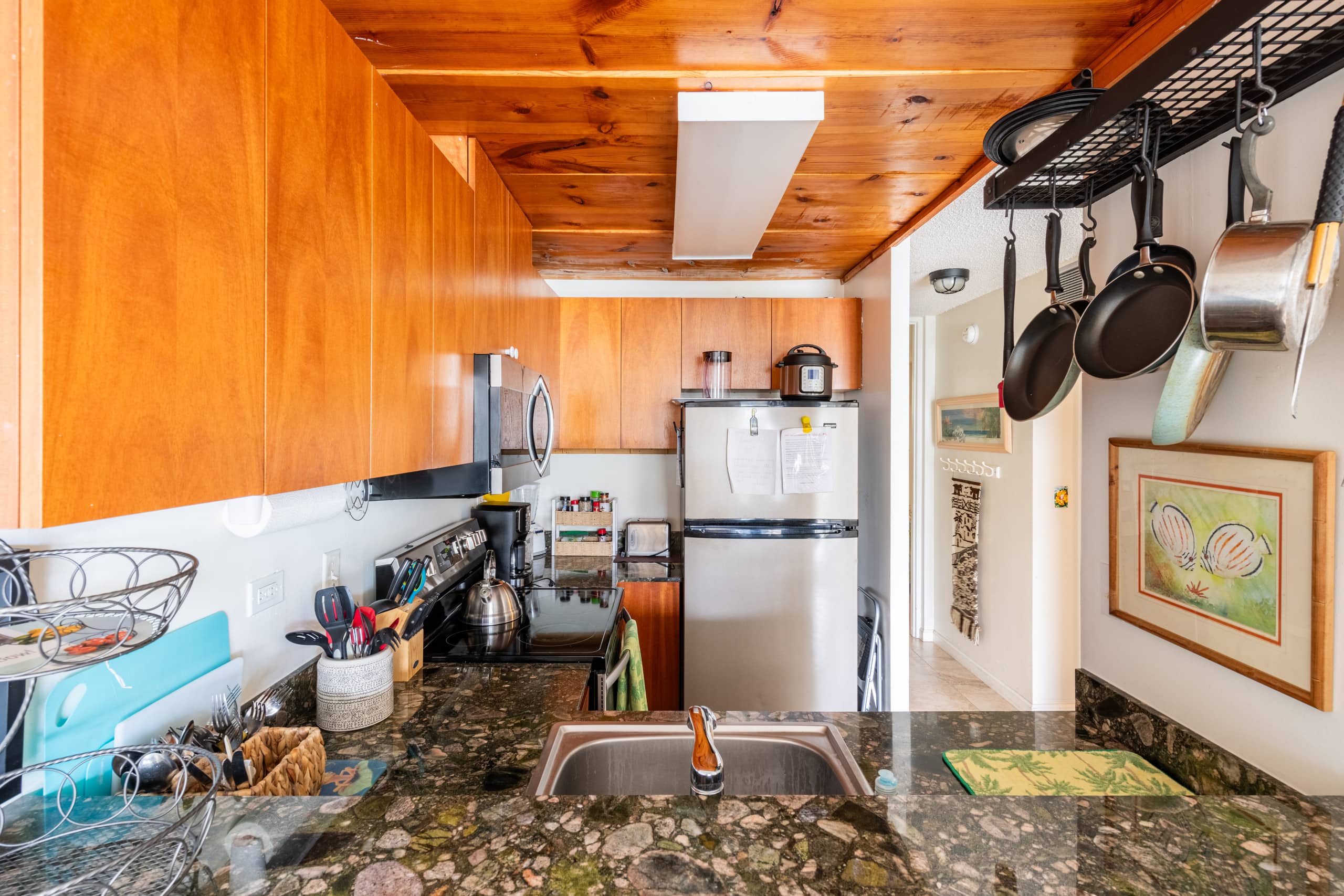 Condo in Kailua-Kona · ★4.83 · 1 bedroom · 3 beds · 2 shared baths - Image 11