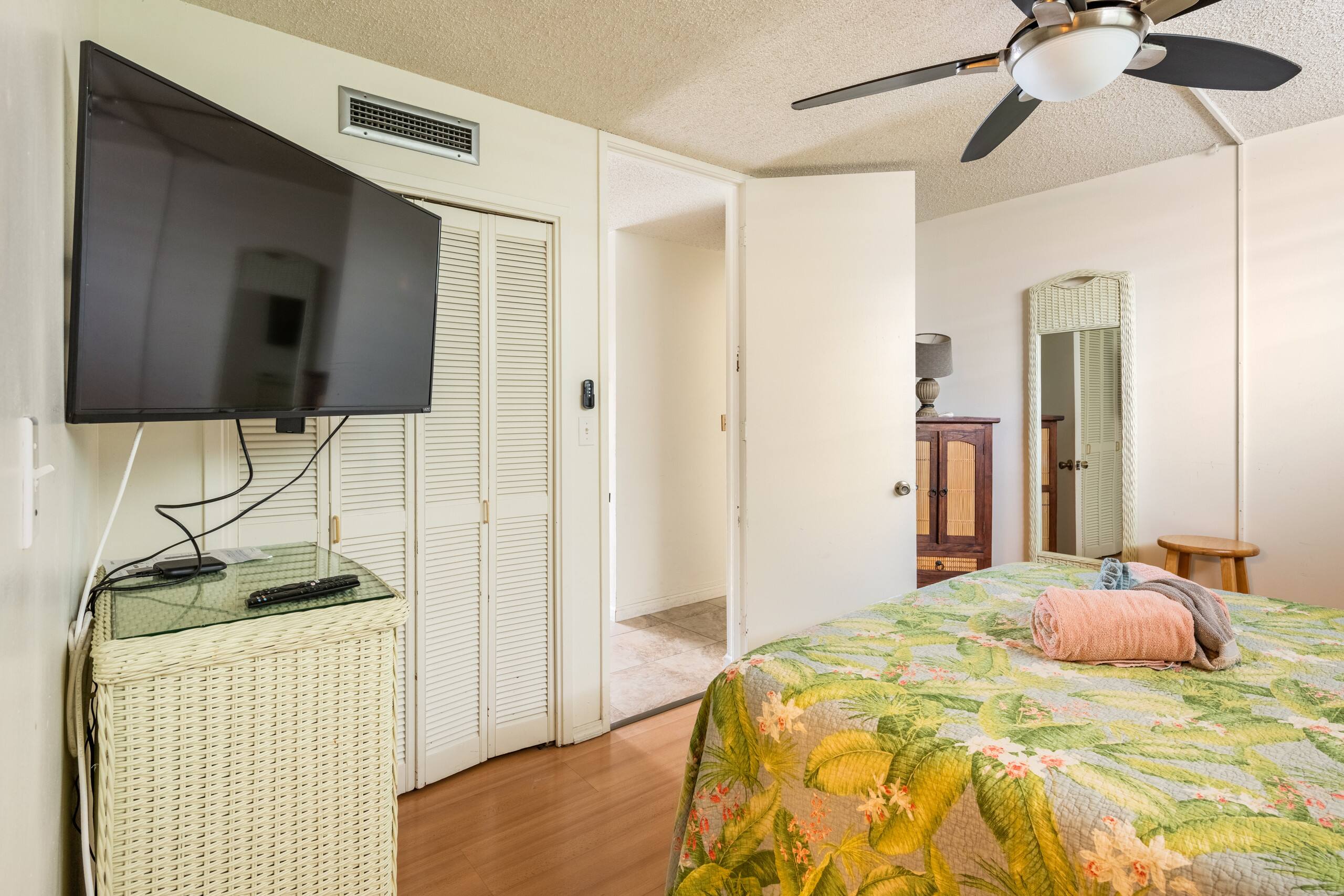 Condo in Kailua-Kona · ★4.83 · 1 bedroom · 3 beds · 2 shared baths - Image 19