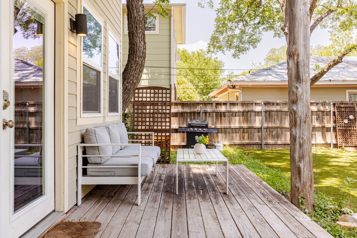 Artist loft, garden & porch