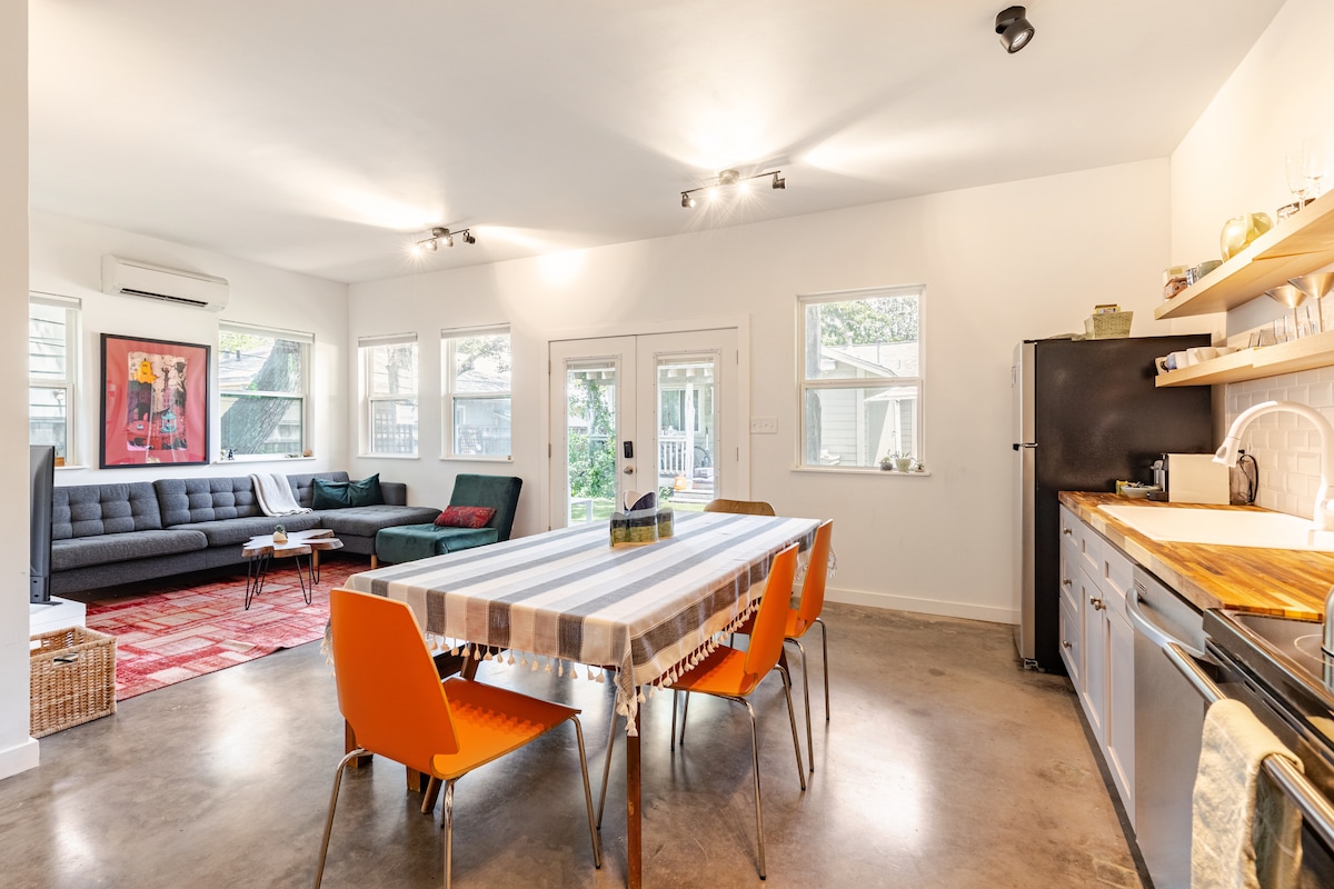 Artist loft, garden & porch