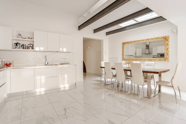 Gorgeous Florence Gem + Private Rooftop Access gallery image 2